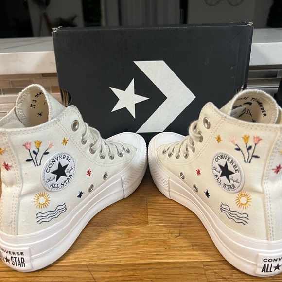 Converse size 5 - Picture 3 of 3